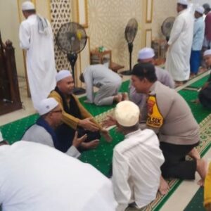 Kapolsek Benua Kayong Gelar Jum’at Curhat, Warga Antusias Sampaikan Aspirasi