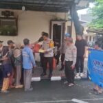 Polsek Kelapa Dua Gelar Jumat Peduli, Berbagi Nasi Kotak untuk Petugas Kebersihan