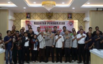 Kapolres Ketapang AKBP Muhammad Harris memimpin pelatihan Satkamling di Polres Ketapang.