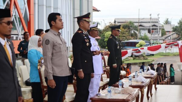 Kapolres Ketapang AKBP Muhammad Harris menghadiri upacara Hari Sumpah Pemuda ke-97 di halaman Kantor Bupati Ketapang.