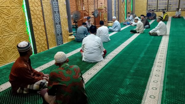 Kapolsek Delta Pawan Ipda Chepry Perahera melaksanakan Subuh Keliling di Masjid Al-Falah Ketapang