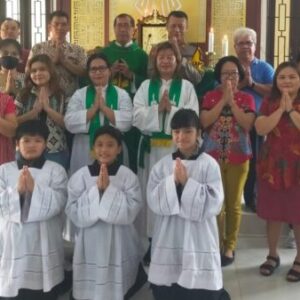 Dekatkan Diri ke Umat, Kapolsek Matan Hilir Selatan Gelar “Minggu Kasih” di Gereja Pesaguan