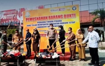 Lapas Kelas IIB Ketapang ikut serta dalam pemusnahan barang bukti di Kejari Ketapang