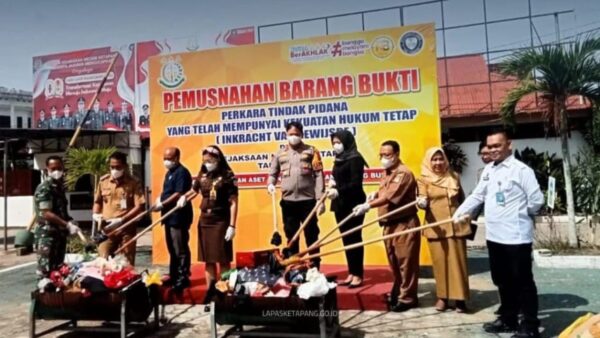 Lapas Kelas IIB Ketapang ikut serta dalam pemusnahan barang bukti di Kejari Ketapang