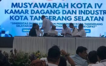 Suasana Musyawarah Kota IV Kadin Tangsel yang ditunda akibat kekacauan dalam penyelenggaraan.