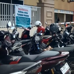 Bahu Jalan Pasar Labuan Disesaki Parkir Liar, KKPMP Desak Pemerintah Bertindak