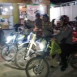 Personel Polsek Tumbang Titi melaksanakan patroli malam menjaga kamtibmas di Ketapang.