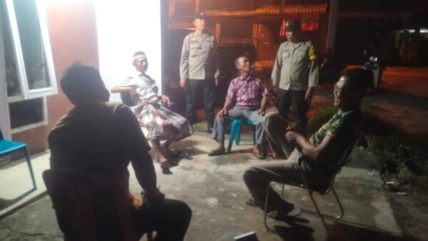 Polisi Polresta Deli Serdang melakukan patroli menjaga kamtibmas di wilayah hukum mereka