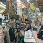 Personel Sat Samapta Polres Ketapang melakukan patroli malam di kawasan perkantoran dan pemukiman.