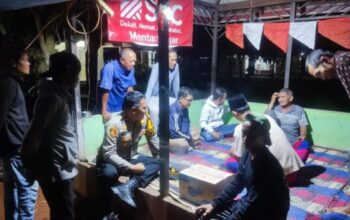 Kapolsek Benua Kayong bersama anggota melaksanakan patroli siskamling di pos ronda Ketapang