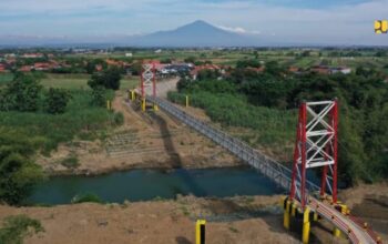 Pembangunan jembatan gantung oleh Kementerian Pekerjaan Umum untuk tingkatkan konektivitas desa