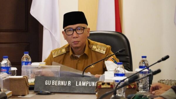 Gubernur Lampung Rahmat Mirzani Djausal mengikuti rapat koordinasi pengendalian inflasi daerah secara virtual.