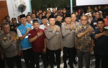 Polres Metro Tangerang gelar Ngopi Kamtibmas di Karawaci Baru bersama warga.