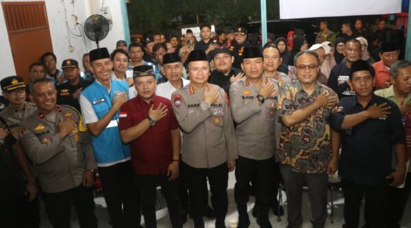 Polres Metro Tangerang gelar Ngopi Kamtibmas di Karawaci Baru bersama warga.
