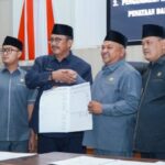 DPRD Sukabumi sahkan Raperda Toko Swalayan dan RAPBD 2026