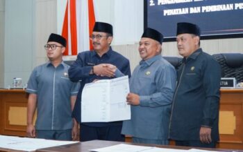 DPRD Sukabumi sahkan Raperda Toko Swalayan dan RAPBD 2026