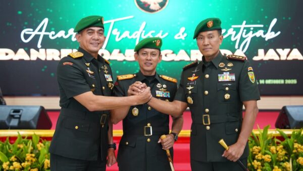 Pangdam II/Sriwijaya Mayjen TNI Ujang Darwis memimpin upacara Sertijab Danrem 045/Gaya di Makodam II/Sriwijaya Palembang