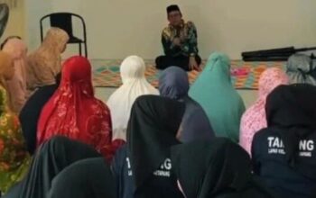 Warga binaan Lapas Ketapang mengikuti tausiyah dari Kemenag Ketapang.