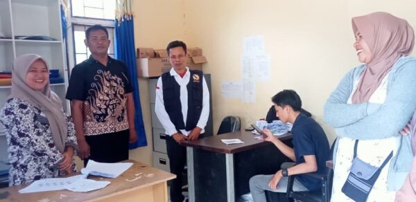 BLT Kesra untuk 328 KPM di Desa Parakanlima Disalurkan Kantor Pos Gunung Kencana