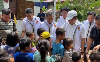 DPC Gerindra Madina Salurkan Bantuan untuk Korban Banjir di Muara Batang Angkola
