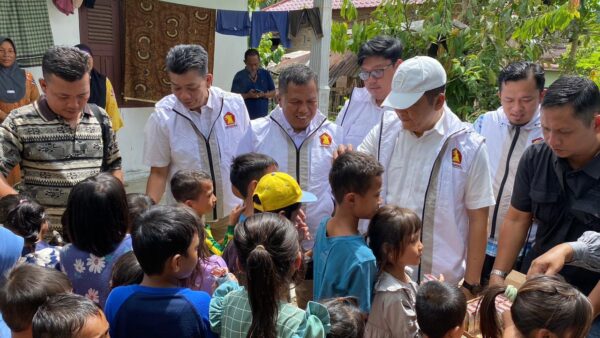 DPC Gerindra Madina Salurkan Bantuan untuk Korban Banjir di Muara Batang Angkola