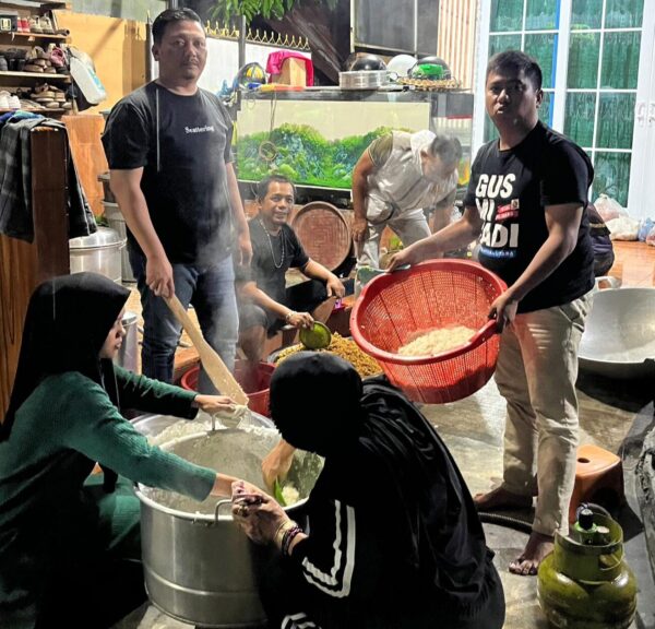 Fraksi Gerindra DPRD Binjai Masak Ribuan Nasi Goreng Bantu Warga Terdampak Banjir