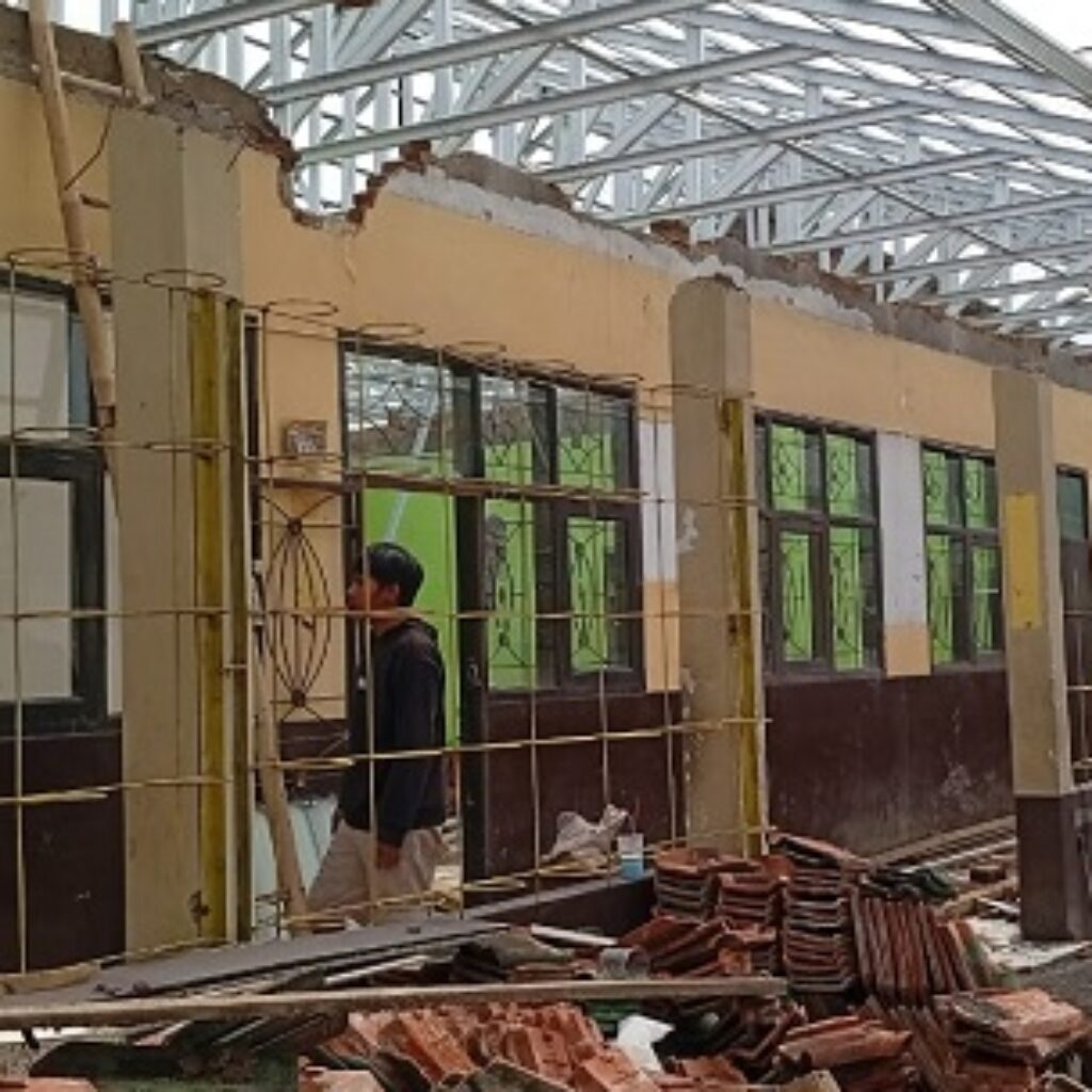 Isu Transparansi Dana Revitalisasi SDN Sampora 2025, Publik Pertanyakan Dokumen Proyek