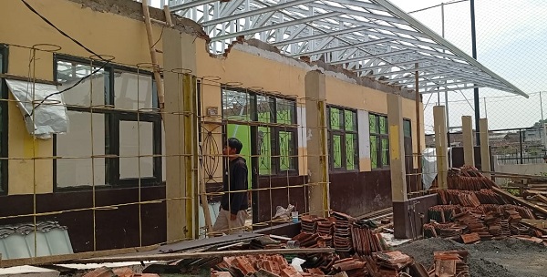 Isu Transparansi Dana Revitalisasi SDN Sampora 2025