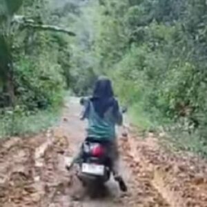 Jalan Desa di Kampung Gelebug Rusak Parah, Warga Minta Pemerintah Lebak Segera Bertindak