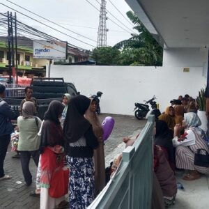 KPM Bansos di Pandeglang Keluhkan ATM Tanpa PIN, Aktivis Desak Bank Mandiri Bertindak Profesional