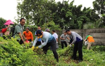 Kepala Terminal Pimpin Ratusan PPSU Bersihkan Terminal Kalideres