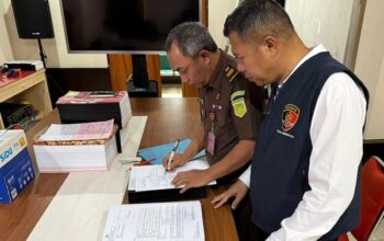 Polda Gorontalo Serahkan Berkas Kasus Korupsi