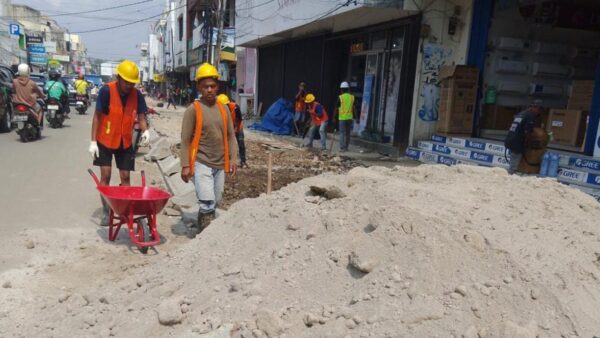 Aliansi Banten Raya audiensi dengan DPUPR Kota Serang terkait proyek trotoar Rp9,9 miliar.