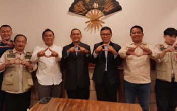 Ketua AMKI Jabar Catur Azi memimpin pertemuan konsolidasi bersama Dewan Penasihat di Bandung.