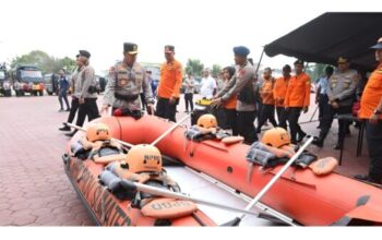 Kapolda Sumut Irjen Pol Whisnu Hermawan memimpin Apel Kesiapsiagaan Bencana di Medan