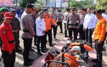 Wakapolres Ketapang Kompol Frits Orlando Siagian pimpin apel kesiapsiagaan bencana di Mapolres Ketapang