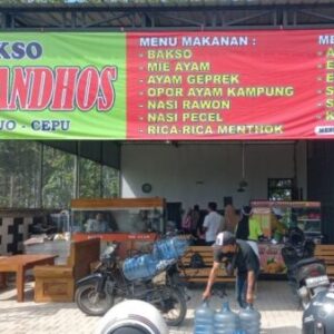 Bakso Jos Gandos Bu Hendri, Kuliner Legendaris yang Bikin Ketagihan di Cepu