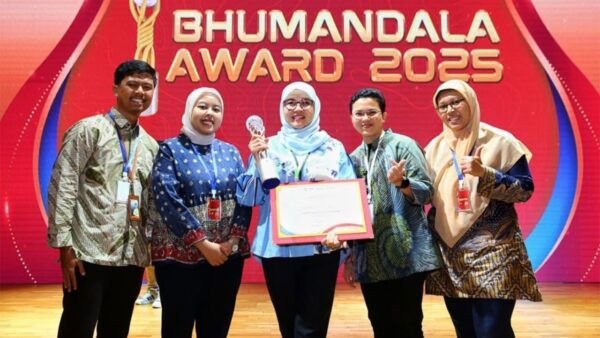 Ilustrasi inovasi Dashboard 3D Geospasial Kementerian PU yang meraih Bhumandala Award 2025.
