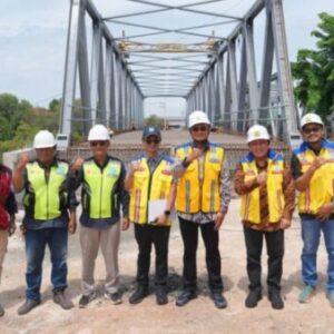 Menteri PU Tinjau Proyek Duplikasi Jembatan Manyar, Target Selesai Lebih Cepat