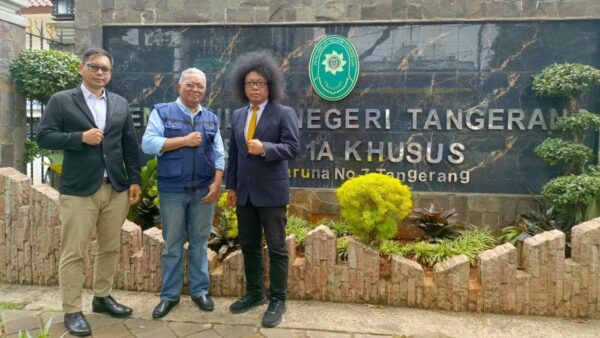 Kuasa hukum Puguh Kribo dan tim menghadiri sidang gugatan waris keluarga Usmany di Pengadilan Negeri Tangerang