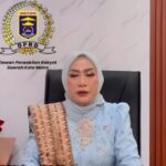 Ketua DPRD Kota Metro Ria Hartini memberikan ucapan HUT ke-9 untuk media Mitrapol