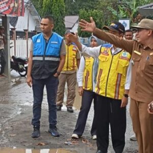Kabalai PUPR Aceh Tinjau Pembangunan Jalan dan Jembatan di Pidie, Warga Sambut Antusias