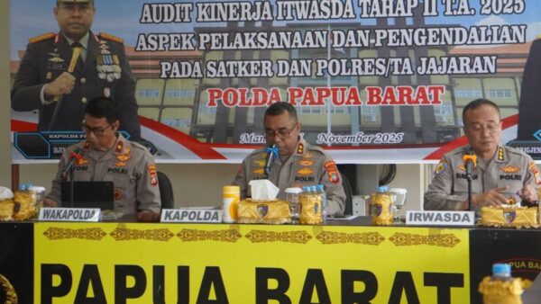 Kapolda Papua Barat memimpin Taklimat Awal Audit Kinerja Itwasda Polda Papua Barat 2025