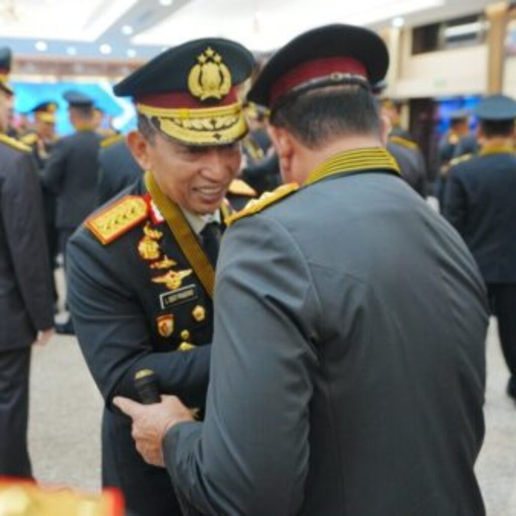 Kapolda Sumut Irjen Pol Whisnu Hermawan Terima Bintang Bhayangkara Pratama dari Kapolri