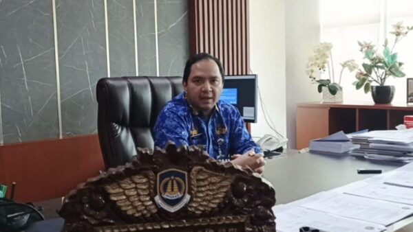 Kepala Imigrasi Jakarta Selatan Bugie Kurniawan saat wawancara membahas peningkatan pelayanan publik.