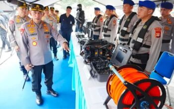 Kapolri Listyo Sigit memeriksa kesiapsiagaan personel menghadapi Nataru dan cuaca ekstrem.