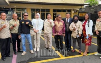 Momen dua jurnalis nyaris tegang namun berakhir tawa di acara HUT Mitrapol.