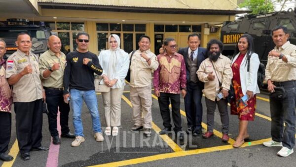 Momen dua jurnalis nyaris tegang namun berakhir tawa di acara HUT Mitrapol.