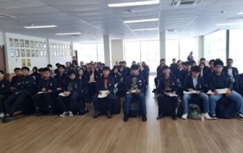 Mahasiswa UNKRIS mengikuti kuliah lapangan JPN di Kejari Bekasi