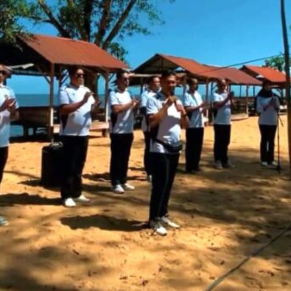 Perkuat Kekompakan, Petugas Lapas Ketapang Gelar FMD di Pantai Air Mata Permai